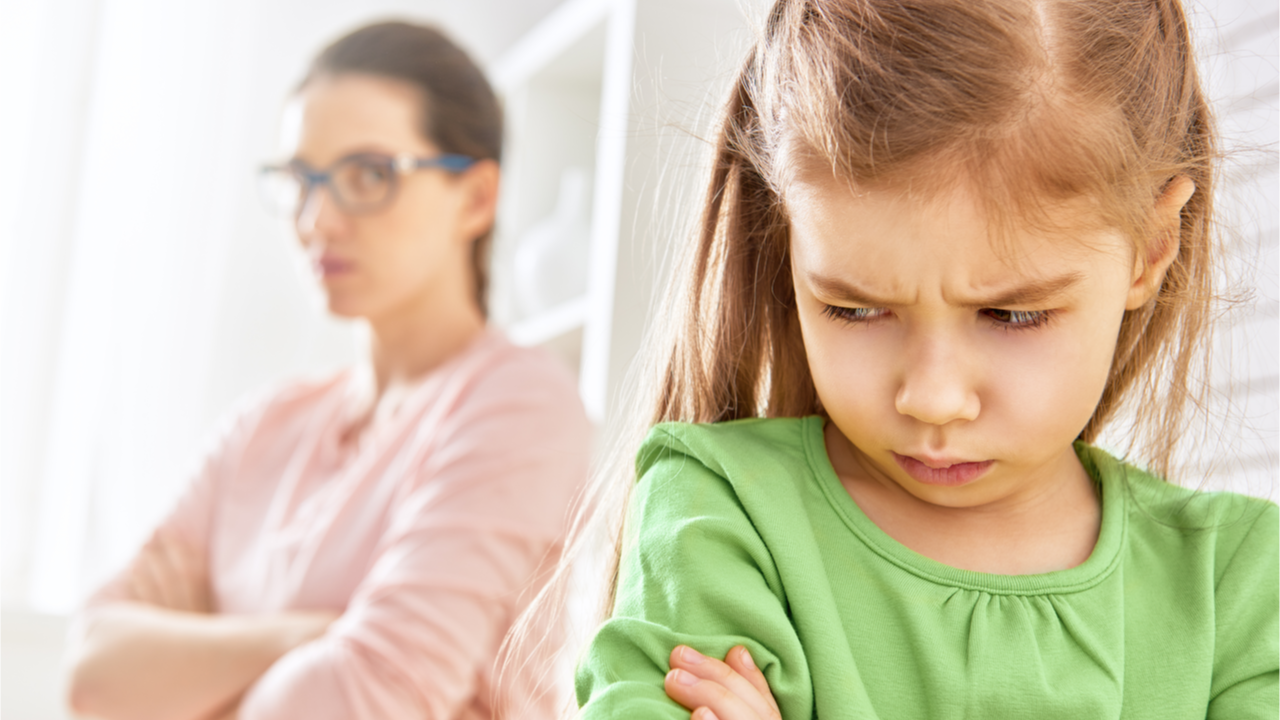 Bei der Erziehungsmethode Zuckerbrot und Peitsche führt es häufig zu Konfliktsituation zwischen den Eltern und dem Nachwuchs.